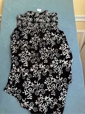 Soft Surroundings Black & White Floral Mock Neck Camisole